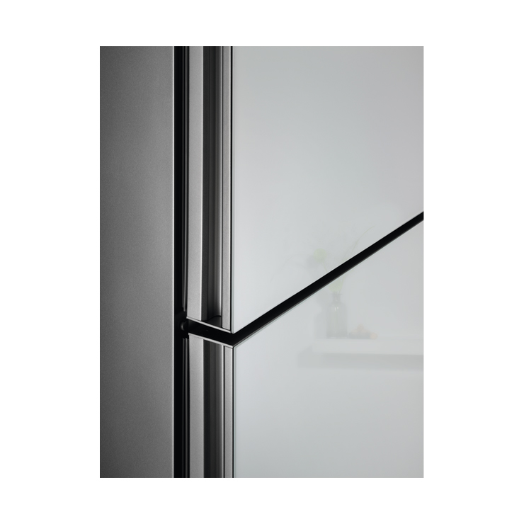 Холодильник Electrolux LNT7ME34G1 3