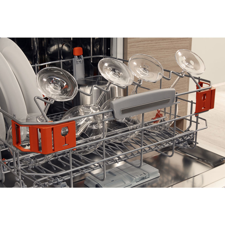 Встраиваемая посудомоечная машина Hotpoint-Ariston HIP 4O23 WLT 2