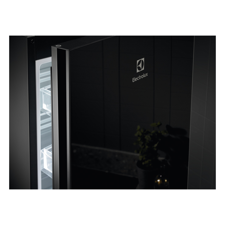 Холодильник Electrolux LNT7ME34K1 2