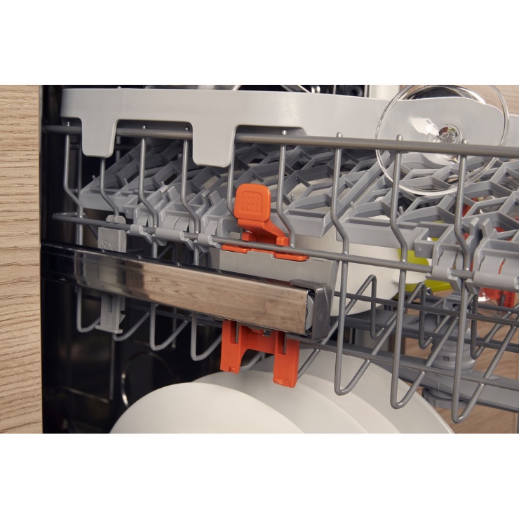 Встраиваемая посудомоечная машина  Hotpoint-Ariston HSIO 3O23 WFE 5